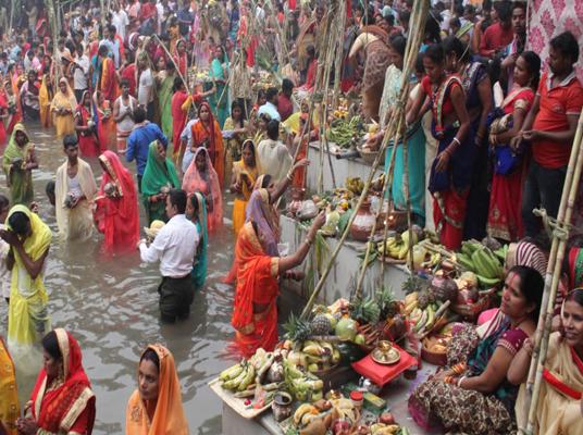Chhath Puja Celebrations : దేశవ్యాప్తంగా ఘనంగా ఛాట్ పూజలు..