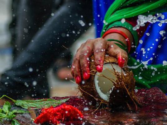 Significance Of Offering Coconut : దేవుడికి కొబ్బరి కాయే ఎందుకు కొట్టాలి?