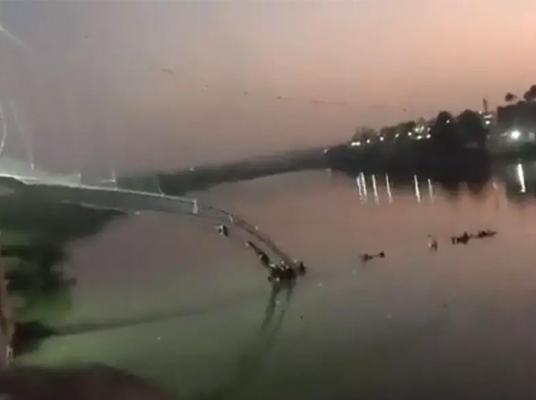 Cable Bridge : గుజరాత్ లో ఘోర ప్రమాదం.. కుప్పకూలిన కేబుల్ బ్రిడ్జ్