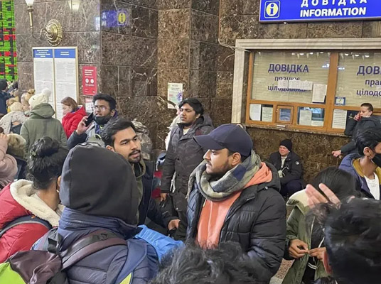 Indian Embassy : ఉక్రెయిన్‌లో భారతీయులెవ్వరూ ఉండొద్దు : ఇండియన్ ఎంబసీ వార్నింగ్