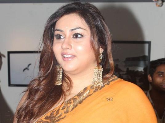 Namitha Political Entry : పాలిటిక్స్‌లో చాలా ఇంట్రెస్ట్ ఉంది.. లెట్స్ సీ : నమిత