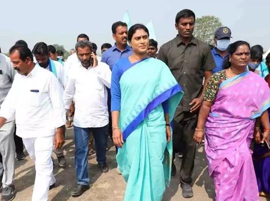 YS Sharmila : మునుగోడు ఉప్పఎన్నికంటే కేసీఆర్‌కు భయం పట్టుకుంది..