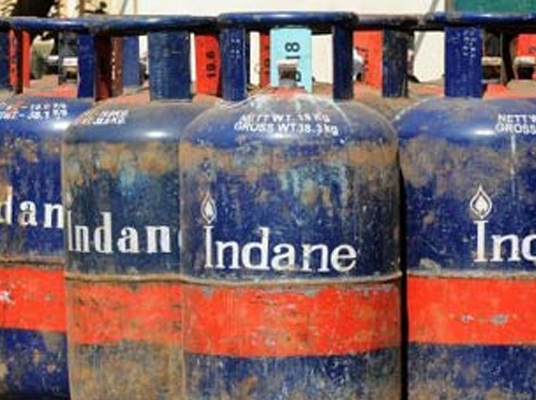 Corona Restrictions : చైనాలో ఐఫోన్ పై కరోనా ఆంక్షల దెబ్బ... ప్రొడక్షన్ 30 శాతం తగ్గే ఛాన్స్!