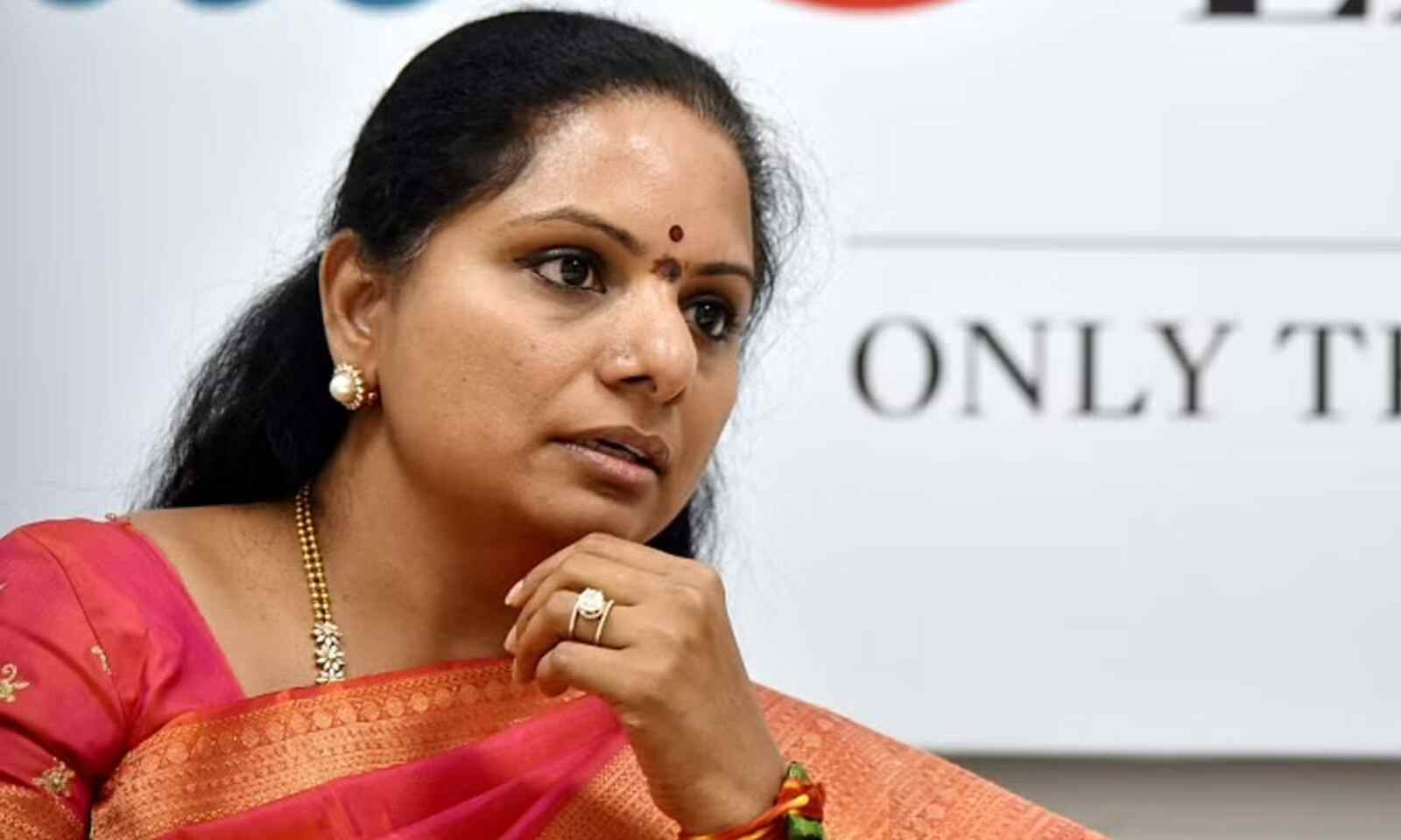kavitha : మునుగోడుపై కవిత మౌనరాగం?.. ఏంటి సంగతి?
