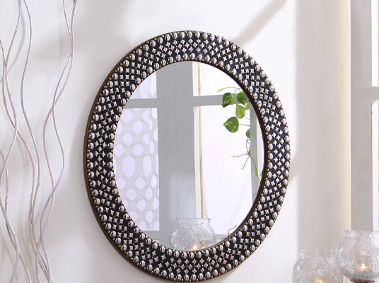 Is Mirror Broken in House : ఇంట్లో అద్ధం పగిలితే సంకేతమిదే !