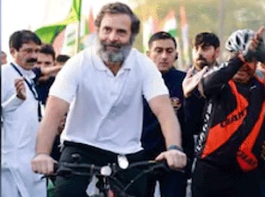 Rahul Gandhi : మధ్యప్రదేశ్ లో ఉత్సాహంగా భారత్ జోడో యాత్ర..సైకిల్ తొక్కిన రాహుల్