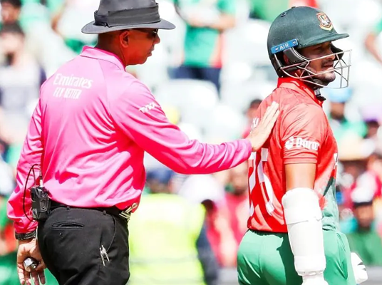 T20 : ఫీల్డ్ అంపైర్లు సరే.. థర్డ్ అంపైరూ అంతేనా..