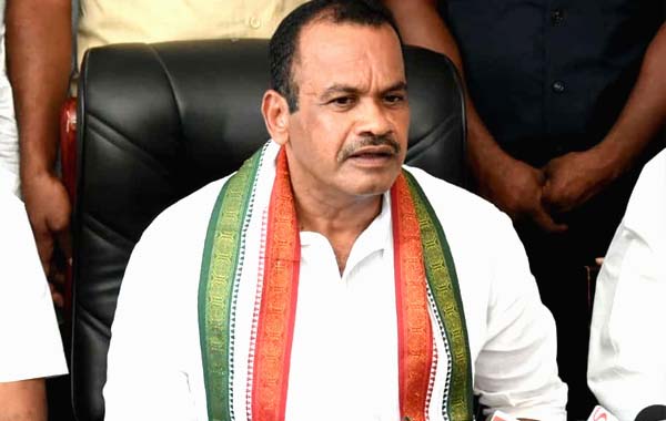 Komatireddy : అక్కడ నుంచే పోటీ చేస్తా.. అప్పటి వరకు రాజకీయాలపై మాట్లాడను: కోమటిరెడ్డి