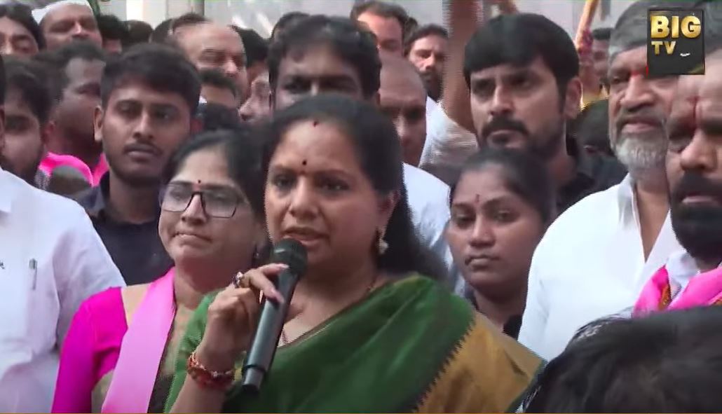 Kavitha: జైల్లో పెట్టుకోండి.. ఉరి వేస్తారా? భయపడేదేలే: కవిత