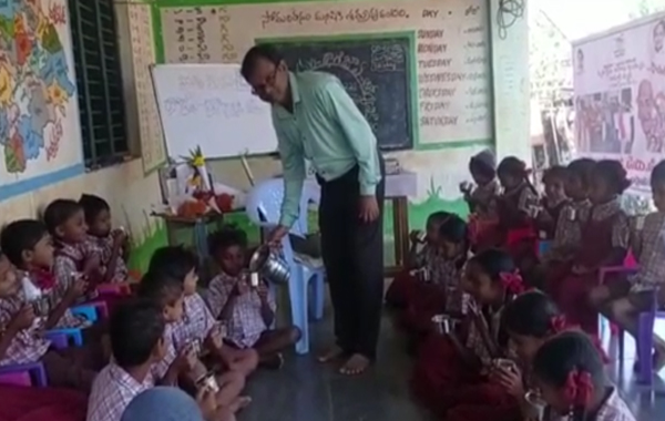 Mahaboobabad : విద్యార్ధులకు రాగి జావ.. ఉపాధ్యాయుడి వినూత్న ఆలోచన..