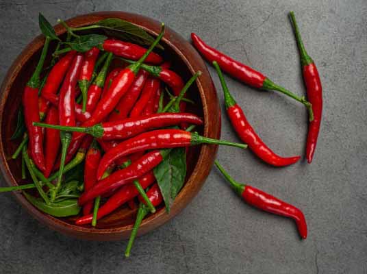Red Chili or Green Chili: ఎండుమిరప, పచ్చిమిరప ఇందులో ఏది బెటర్‌?
