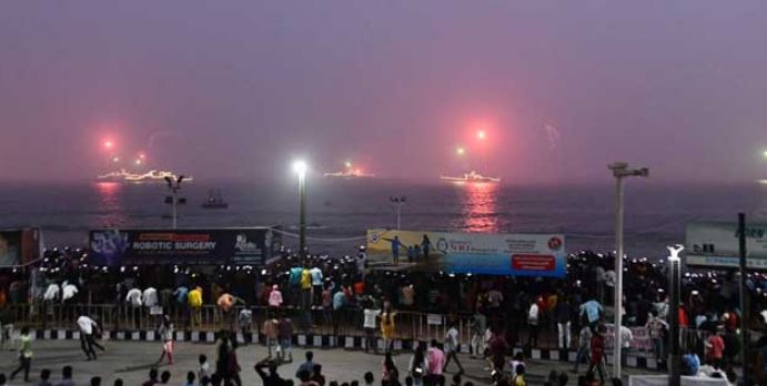 Navy Day : విశాఖ తీరంలో విన్యాసాలు అదుర్స్ .. అట్టహాసంగా నేవీ డే