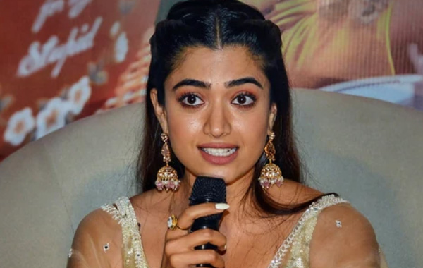 Pathan: చేంజ్ చేయ‌మ‌న్న సెన్సార్‌… షారుఖ్ ఏమంటారో?