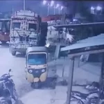 Warangal : క్రేన్‌తో కారు వింత చోరి..