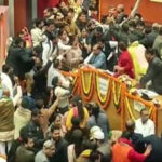 Delhi Mayor : బీజేపీ, ఆప్‌ కౌన్సిలర్లు బాహాబాహీ.. ఢిల్లీ మేయర్ ఎన్నిక మళ్లీ వాయిదా..