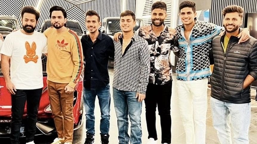 RRR: జగన్ కు షాక్.. కాకరేపుతున్న రఘురామ కటౌట్..