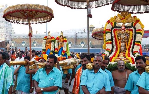 Flight Emergency Landing : మాస్కో- గోవా ఫ్లైట్ కు బాంబు బెదిరింపు.. ఎమర్జెన్సీ ల్యాండింగ్‌..
