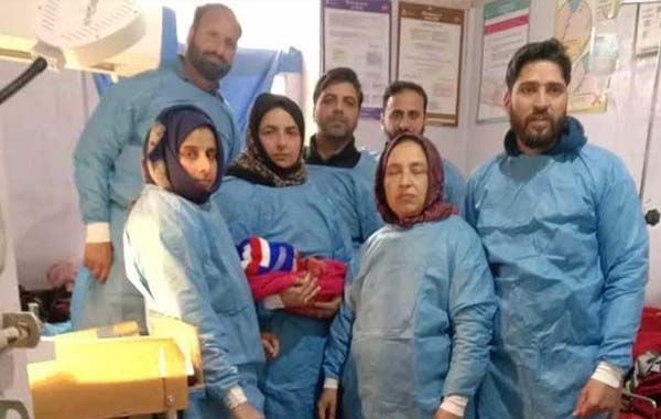 kashmir: మంచు కొండల్లో పురిటినొప్పులు… కాన్పు చేశారు ఇలా..?