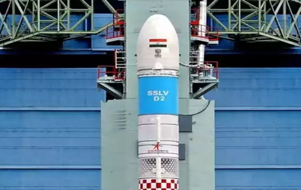 ISRO : మరో ప్రయోగానికి ఇస్రో రెడీ.. శుక్రవారం నింగిలోకి ఎస్ఎస్ఎల్వీ - డీ2 రాకెట్ ..
