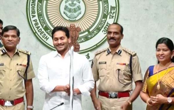 Pulwama Attack: పుల్వామా అటాక్ జరిగి నాలుగేళ్లు.. అమర జవాన్లకు దేశం నివాళి