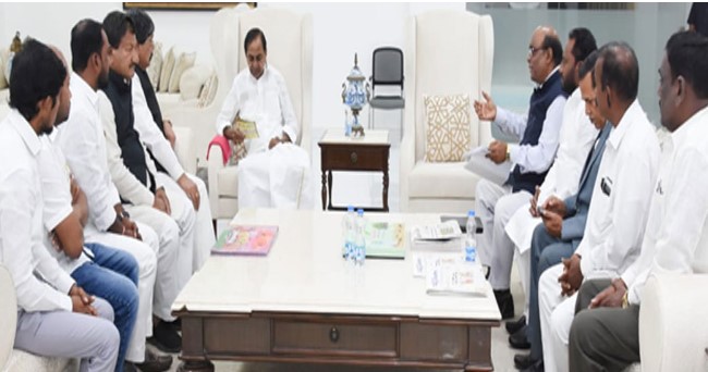 BRS: దూసుకెళ్తున్న కారు.. కేసీఆర్ను కలిసిన మరాఠా నేతలు