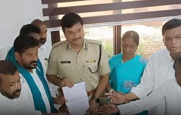Chiranjeevi: శ్రీముఖితో చిరంజీవి.. 'ఖుషి' నడుము సీన్ రిపీట్..