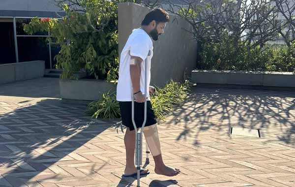 Rishabh Pant: హెల్త్ అప్డేట్.. కర్రల సాయంతో నడుస్తున్న పంత్