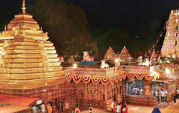 ఆకాశమంతా చీకటి నిండిపోయినా చందమామ