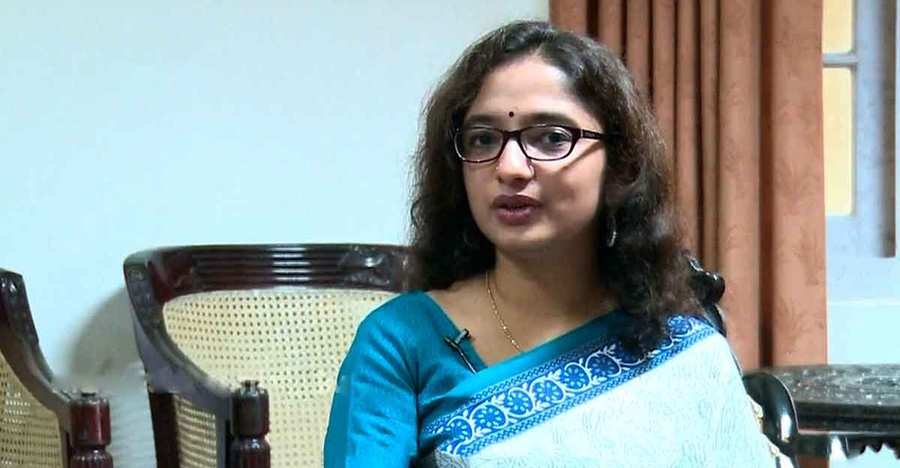 Divya s iyer: చిన్నప్పుడే లైంగిక వేధింపులకు గురయ్యా.. ఐఏఎస్ అధికారిణి సంచలన వ్యాఖ్యలు..