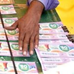 LOTTERY: లాటరీ గెలుచుకున్న కూలీ.. పోలీస్ స్టేషన్‌కు పరుగులు.. ఎందుకంటే?