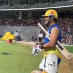MS Dhoni: ధోనీ ఫ్యాన్స్ అంటే ఆ మాత్రం ఉంటది మరి.. స్టేడియంలో ఏం చేశారంటే?