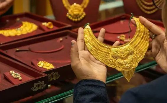 Gold Price: బంగారం ప్రియులకు బ్యాడ్ న్యూస్.. మళ్లీ పెరిగిన ధరలు