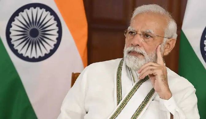 Flight: తోటి ప్రయాణికుడిపై మూత్ర విసర్జన.. మద్యం మత్తులో..