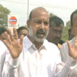 Bandi sanjay : జైలు నుంచి బండి సంజయ్ విడుదల.. కేసీఆర్ కుటుంబంపై ఫైర్..