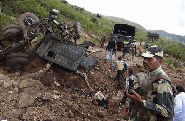 Chhattisgarh: మావోయిస్టుల పంజా.. 13 మంది పోలీసులు బలి..