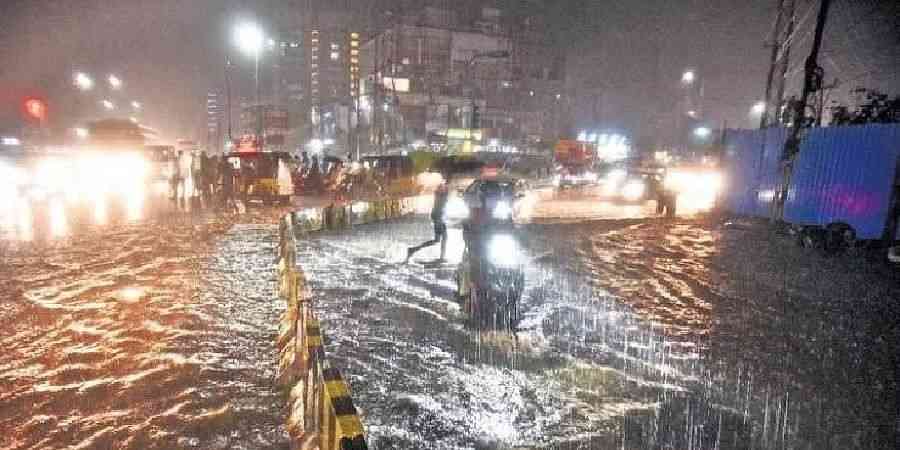 Hyderabad Rain: ఈదురుగాలులు, వడగళ్లు.. హైదరాబాద్‌ను కుదిపేసిన వర్షం.. నగరం ఆగమాగం..