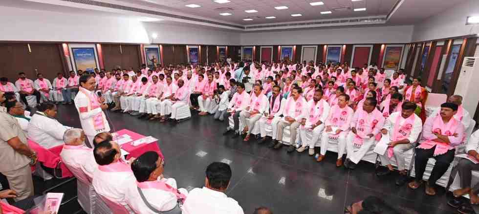 BRS: అక్టోబర్‌లోనే ఎన్నికలు.. సిట్టింగులకు క్లాస్.. త్వరలోనే ఆ 30 మంది జంప్?