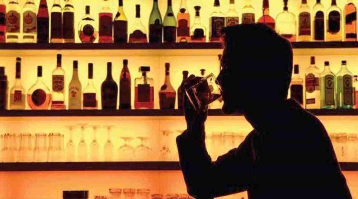 Liquor: ఎక్కడపడితే అక్కడ తాగొచ్చు.. కొత్త లిక్కర్ పాలసీ.. ఫుల్ కాంట్రవర్సీ..