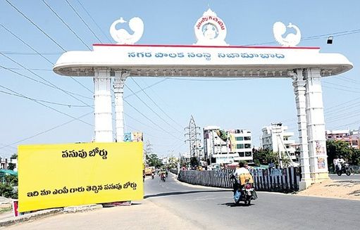 Modi: మోదీ సర్టిఫికెట్లపై చర్చ.. వాట్సాప్ యూనివర్సిటీ అంటూ రచ్చ..