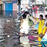 Rain : హైదరాబాద్‌ను ముంచెత్తిన వర్షం.. నగర వాసులకు ఇక్కట్లు..