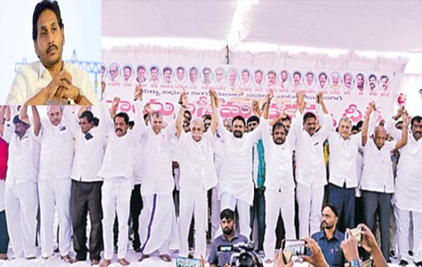 Rayalaseema : రాజధానుల రగడ .. తెరపైకి ప్రత్యేక రాయలసీమ నినాదం..