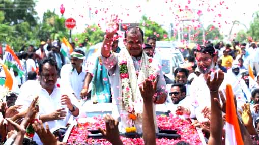 Congress: సీఎం రేసులో కోమటిరెడ్డి? బర్త్‌డే పేరుతో బలప్రదర్శన?.. కర్నాటక ఎఫెక్ట్?