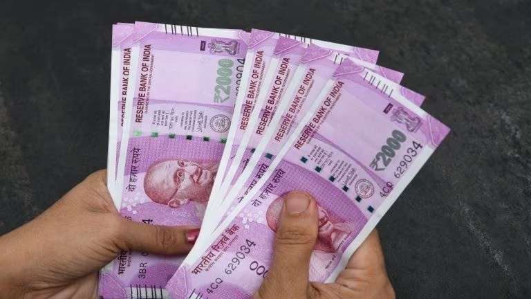 2000 NOTE: 2వేల నోట్లు-పాట్లు.. బ్యాంకులో వద్దు.. షాపులో ముద్దు!