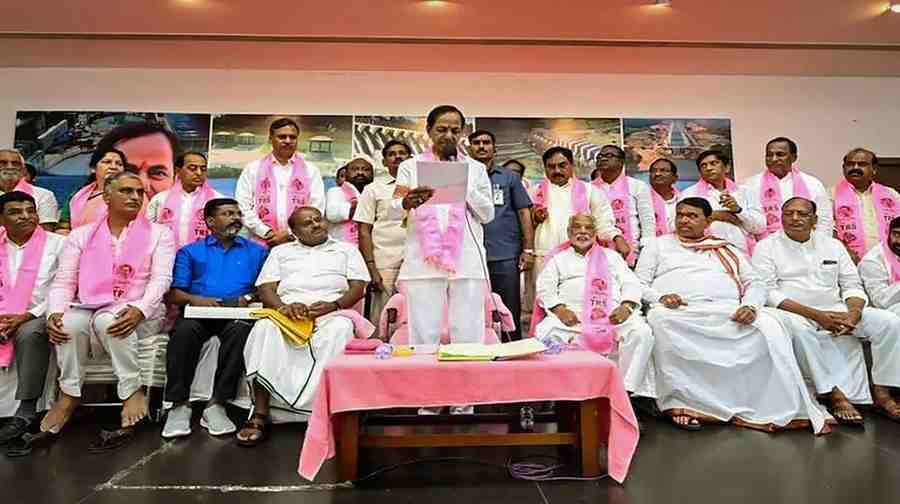 Tollywood movies : ఒక ఊరి కథ.. ఒకే ఫార్ములాతో హిట్లు
