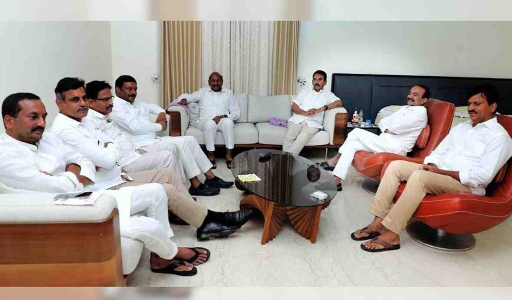 RevanthReddy: ORRలోకి కేటీఆర్ బినామీ సంస్థలు!.. 2వేల ఎకరాలపై కన్ను!.. రేవంత్ సంచలన ఆరోపణలు..