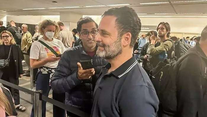 Rahul Gandhi: ఐయామ్ కామన్‌మేన్.. ఎయిర్‌పోర్టులో రాహుల్ పడిగాపులు..