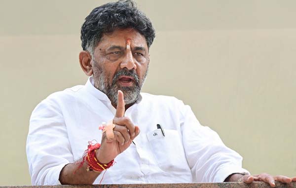 DK Shivakumar : డీకే వెనక్కి తగ్గారా..? అందుకే ఢిల్లీకి వెళ్లారా..?