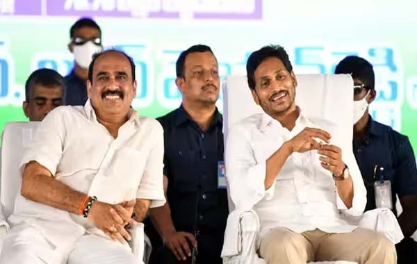 IT Raids : వస్త్ర వ్యాపారులే టార్గెట్.. హైదరాబాద్ లో మళ్లీ ఐటీ రైడ్స్..
