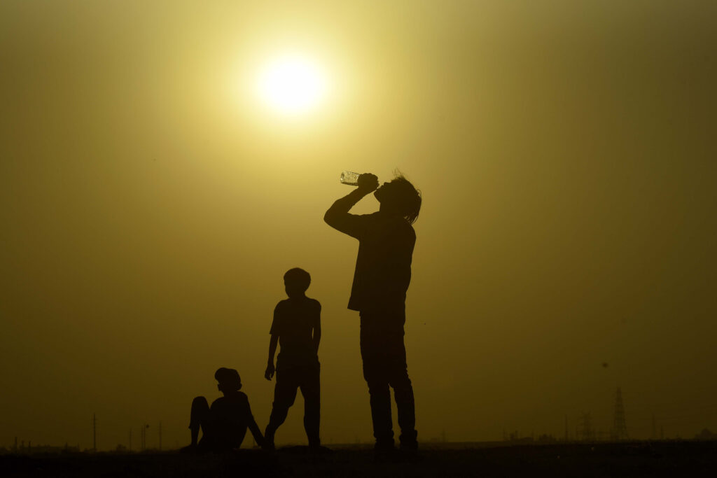 Heat Waves:- వేడి వాతావరణం.. భారత ప్రజలకు హెచ్చరికలు..
