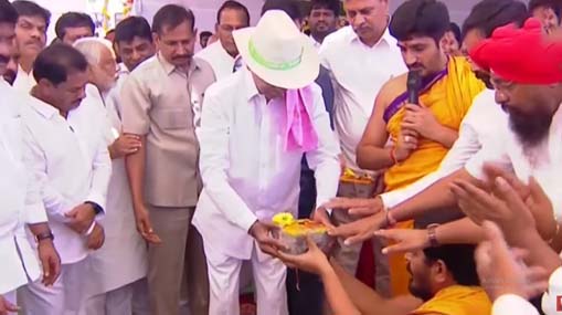 KCR : కోకాపేటలో భారత్ భవన్ నిర్మాణం.. కేసీఆర్ భూమిపూజ..